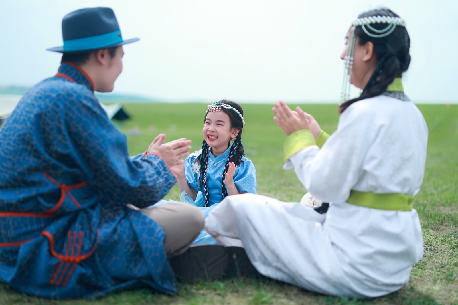 呼籁旅行创始人在呼伦贝尔草原